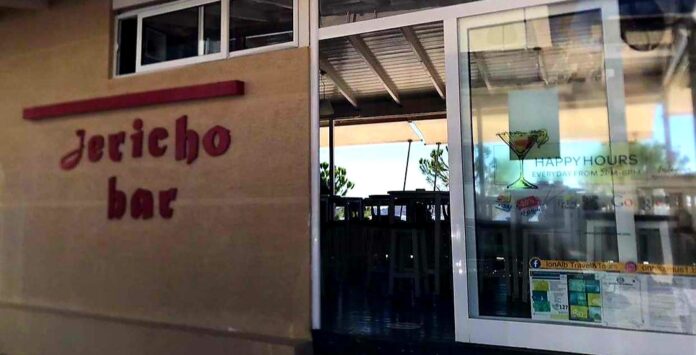 Jericho Cocktail Bar në Sarandë po zgjerohet dhe kërkon të punësojë për sezonin veror: Kamarier/e Ndihmës banakier/e
