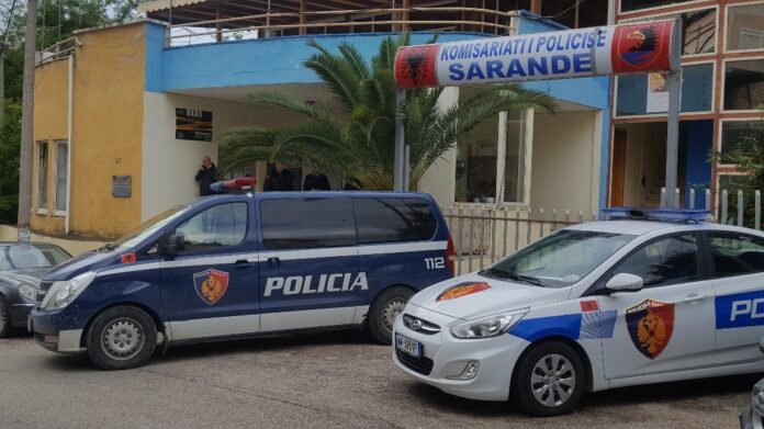 Sarandë: Shpoi gomat e një automjeti, procedohet penalisht për shkatërrim prone. Komisariati i Policisë Sarandë njofton