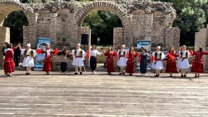 “GURRA FOLK FESTIVAL” - Zhvillohet në Butrint edicioni IV, vendin e parë e fiton KONISPOLI