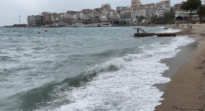 Lundrimi i trageteve Sarandë – Korfuz i bllokuar për shkak të motit të keq