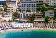 Epirus Hotel kërkon Shef kuzhine, Recepsionist/e, Kamarier/e dhe Sanitare Epirus Hotel në Sarandë kërkon të punësojë staf për pozicionet