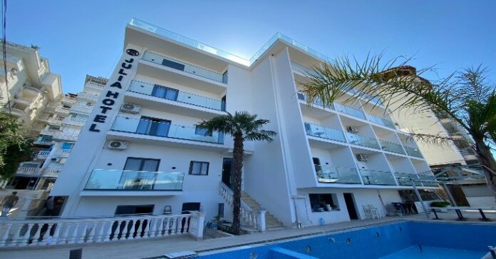 Njoftim punësimi në Hotel Julia në Sarandë. Ofrohet akomodim