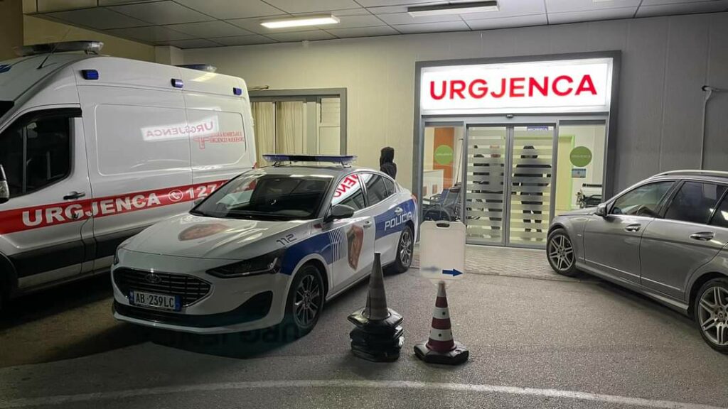 22-vjeçari dhunohet pas dëshmisë në Prokurori, transportohet në Tiranë për mjekim