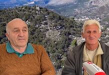 HANKO e Kamenicës: Një histori e pazakontë që rrëfehet në Folklor – VIDEO HANKO e Kamenicës: Një histori e pazakontë që rrëfehet në Folklor Historia e qytetit të braktisur të Kamenicës vjen deri në ditët e sotme edhe nëpërmjet folklorit. Pelivan Basho dhe Hekuran Gjokoli e ka kënduar këtë këngë në Festivalin e Gjirokastrës si pjesë e Grupit të Zhulatit. Ai thotë se teksin e këngës e ka dëgjuar të kënuar nga gjyshi i tij. Kënga flet për Hanko, një grua të bukur dhe trimëreshë