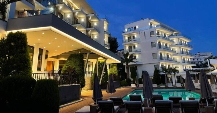 Hotel "ANDON LAPA I" kërkon të punësojë Recepsionist Turni i tretë