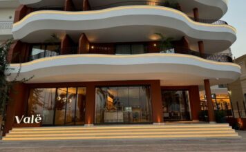 Hotel VALร nรซ Sarandรซ kรซrkon Recepsionist/e dhe Kamarier/e NJOFTIM Punรซsimi pรซr Staf nรซ Hotel VALร nรซ Sarandรซ