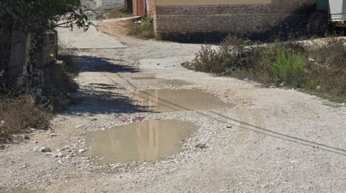 200 mijë euro për shtrimin e rrugëve në Gjashtë me beton