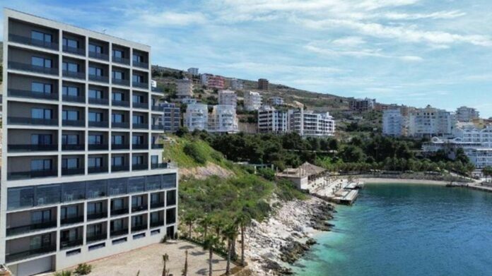 Joelle Hotel Sarandë ofron mundësi punësimi për ekonomiste të brendshme