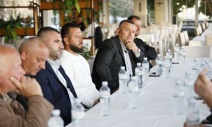 Gjiknuri takon kontributorët e PS në Konispol: Kam nderin t'ju përfaqësoj