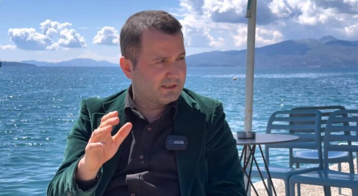 Tanush Çaushi në intervistë për Saranda Web: “Nuk përfaqësoj të majtën apo të djathtën, por vetëm Shqipërinë”