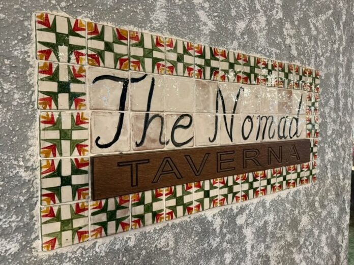 "The Nomad" Taverna kërkon Ndihmës kuzhinier/e dhe Kamarier/e. Punësim vjetor