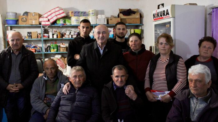 Vasil Llajo pritet me nderime nga banorët në Dishat Kam qenë aty gjithmonë, kur ka pasur nevojë