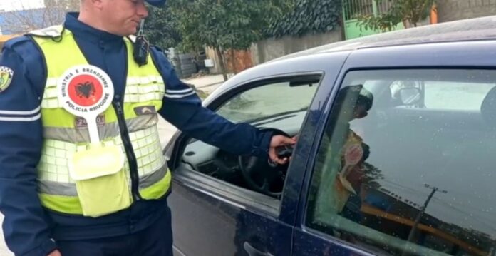Pas aksidentit rezultoi i dehur, Policia prangos 26-vjeçarin