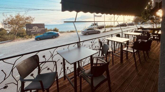 San Bar & Grill kërkon punonjës për pozicionet: Kamarier/e dhe Ndihmës Kamarier/e.