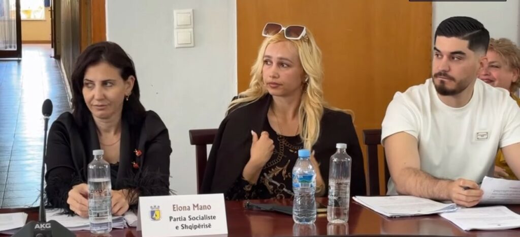 Mbledhja e Këshillit Bashkiak Sarandë 30 Prill 2025

Këshilli Bashkiak i Sarandës zhvillon mbledhjen e radhës: Vendime për ndihmën ekonomike, strehimin dhe bashkëpunimin ndërkombëtar

Këshilli Bashkiak i Sarandës zhvilloi sot mbledhjen e