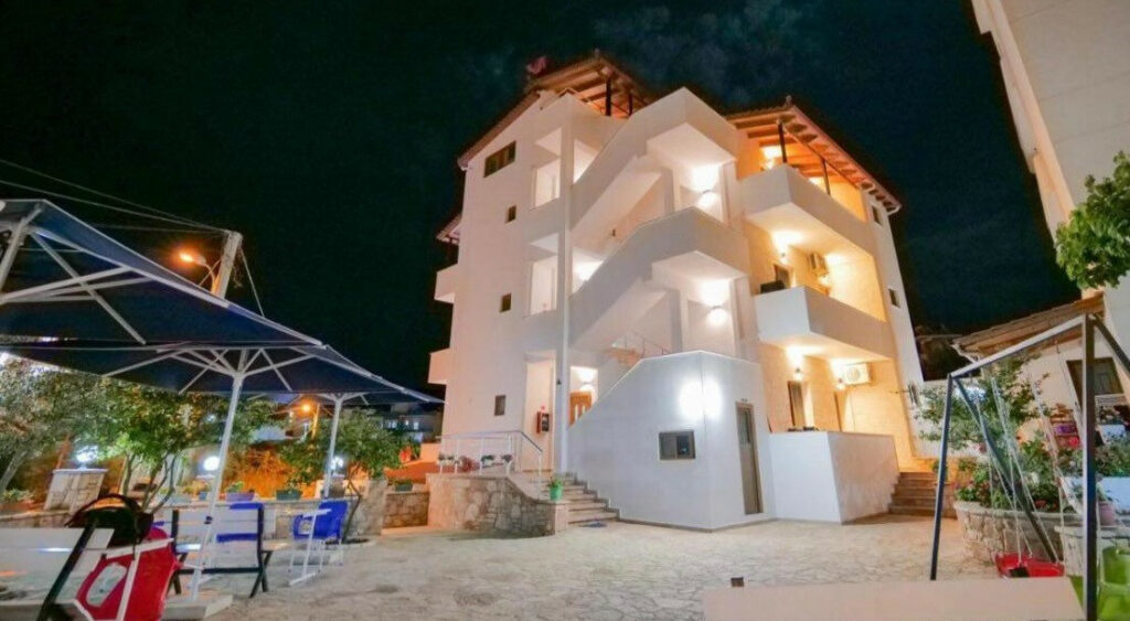 Vila Abedini në Ksamil kërkon një punonjëse mirëmbajtjeje (Sanitare)