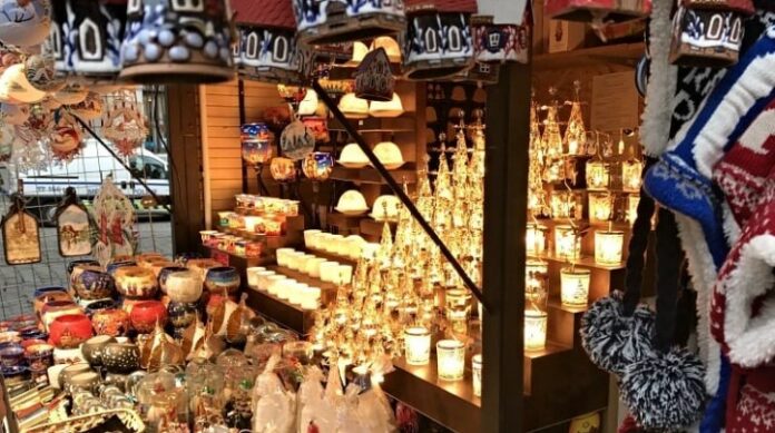 Kërkohet Shitëse për Kjoskë Suveniresh artistike në Shëtitoren e Sarandës