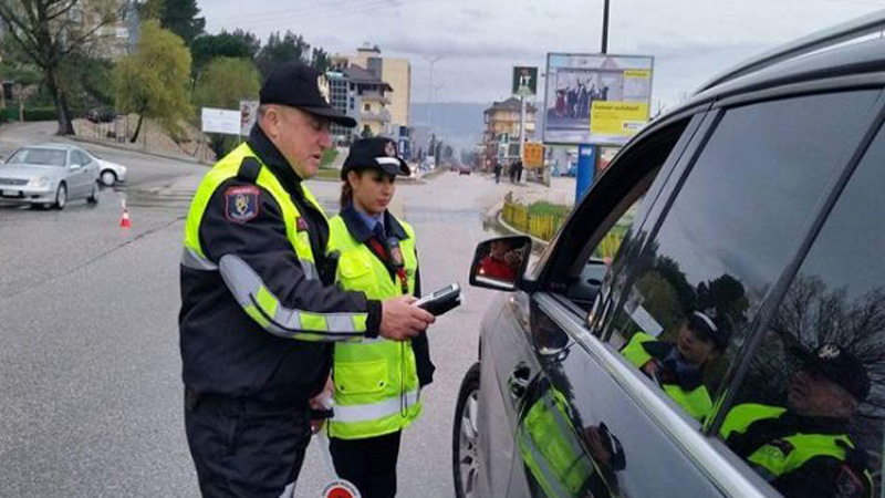 Ishte shpallur në kërkim, kapet nga Policia e Qarkullimit në Sarandë