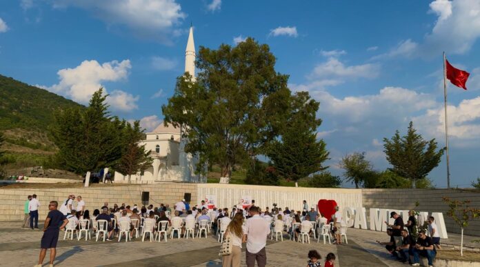 Shpëtim Idrizi dhe PDIU homazhe në Varrezat Monumentale në Kllogjer