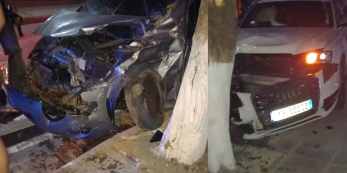 2 automjete përplasen me njëra - tjetrën pas mesnatës në Sarandë