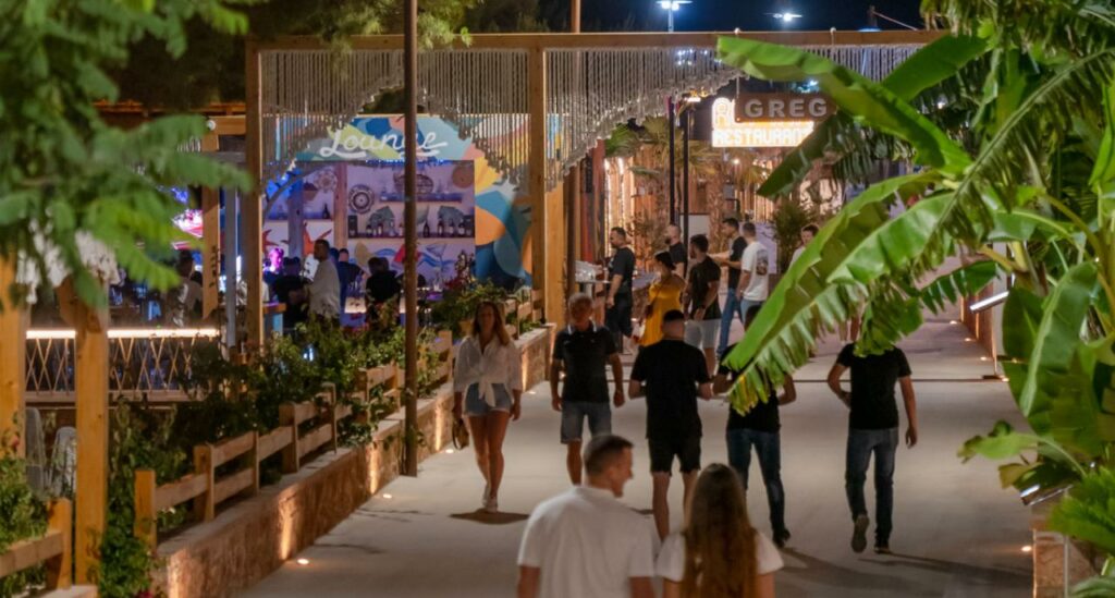 GREG LOUNGE në Ksamil kërkon të punësojë Hostess