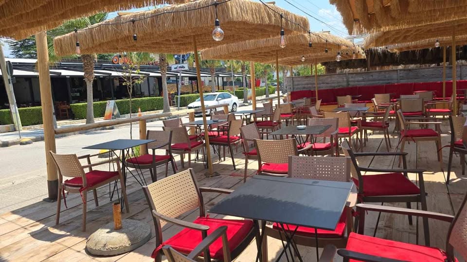 See You Kafe Kreperi në Ksamil kërkon Banakiere  dhe Krepiere