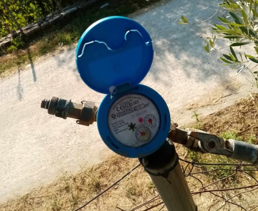 Shelegari 15 ditë pa ujë të pijshëm – Banorët pimë ujë nga kanali