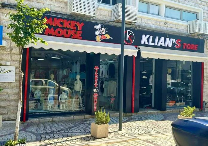 Shitet dyqani Mickey Mouse në Sarandë