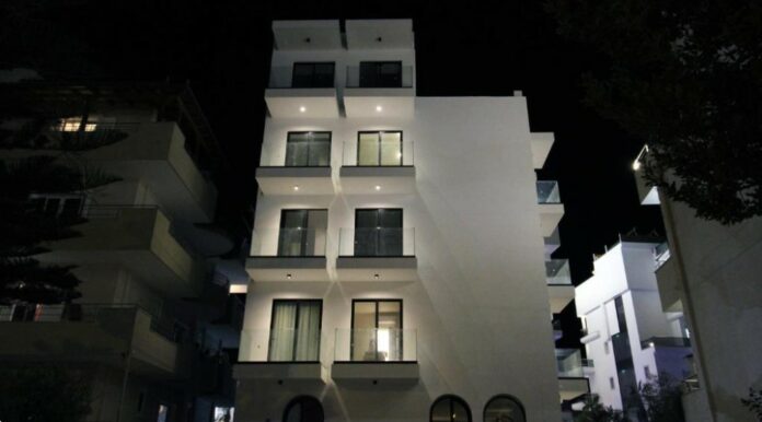 Villa OSCAR në Ksamil kërkon Sanitare