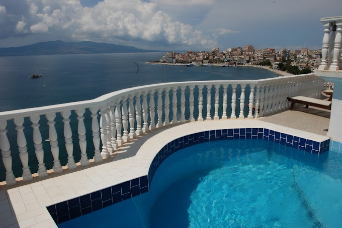 Hotel Monte Cristo në Sarandë