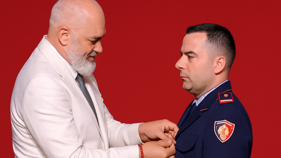 Nënkomisar Eridion Lame nderohet me “Medaljen e Argjendit” për Vlerësim Profesional në Delvinë