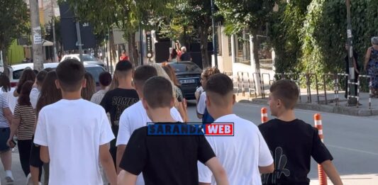 Dita e tretë e protestës në shkollën “Adem Sheme” mësuesit tentojnë të thyejnë protestën, futën 4 nxënës dhe filluan mësimin