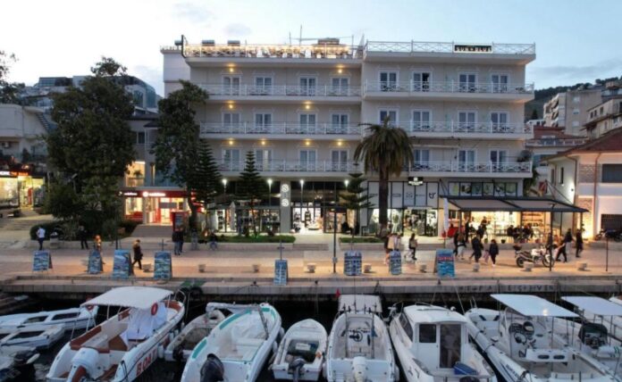 Hotel Porto Eda kërkon Recepsionist/e