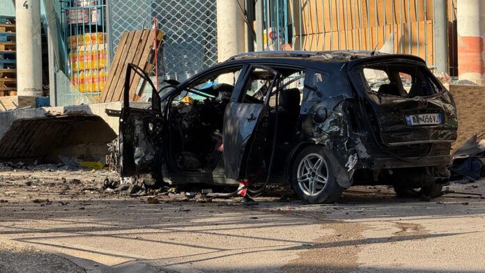 Atentati në Sarandë 800 gram tritol poshtë makinës shpërthimi me telekomandë Atentati në Sarandë 800 gram tritol poshtë makinës, shpërthimi me telekomandë