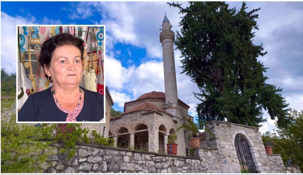 Gruaja që ruan traditën e qendisjes dhe sjell shijen tradicionale për turistët në Delvinë