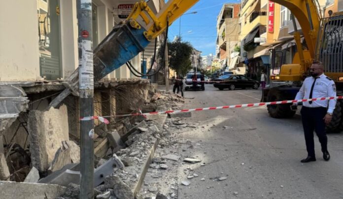 JAVA E PESTË E AKSIONIT TË IMT SARANDË Aksioni i përbashkët i Inspektoratit të Mbrojtjes së Territorit (IMT) dhe Policisë Bashkiake në Sarandë ka hyrë në javën e pestë