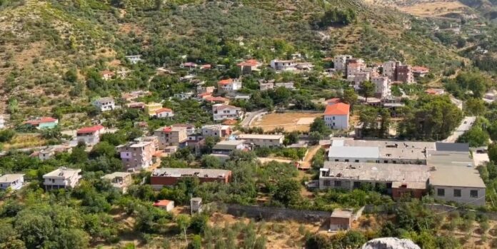 LAGJJA PAPUÇI DELVINE Denoncim qytetar nga Delvina: “Vetëm një orë ujë në ditë, as depozitat nuk mbushen”