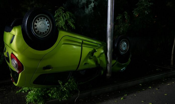 aksidenti pas mesnate Aksident pas mesnate në Sarandë, përmbyset automjeti – arrestohet drejtuesi 18-vjeçar