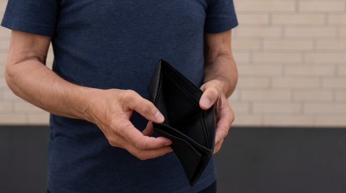 shtresat në nevojë 8 Tetor dhe shtresat në nevojë nuk kanë marrë ende paratë e ndihmës për muajin Gusht