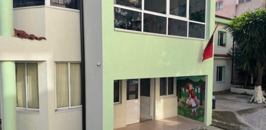 Prindër të fëmijëve në kopshte dhe shkolla të alarmuar Në Sarandë ka rënë morri