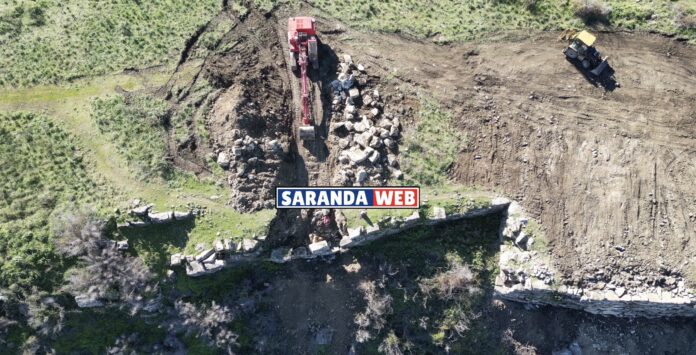 Ditën e djeshme në rrjetet sociale u publikua një shqetësim nga vizitorë dhe banorë të zonës, të cilët pretendonin se persona të panjohur po kryenin gërmime të paligjshme brenda Parkut Arkeologjik të Finiqit