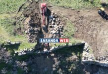 Ministria e Turizmit reagon për ekskavatorët në Finiq: “Nuk ka gërmime të paligjshme, po kryhen punime restaurimi të miratuara” Ministria e Turizmit, Kulturës dhe Sportit ka reaguar pas informacioneve të qarkulluara në media dhe rrjete sociale për praninë e personave të panjohur që dyshohej se po kryenin gërmime të paligjshme në Parkun Arkeologjik të Finiqit. Sipas institucionit, këto lajme nuk janë të vërteta dhe përbëjnë “keqinformim mbi një proces tërësisht të ligjshëm restaurimi dhe konsolidimi”