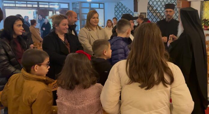 Mitropoliti Nathanail meshë për Krishtlindjet në Sarandë, mesazh dashurie dhe solidariteti për fëmijët