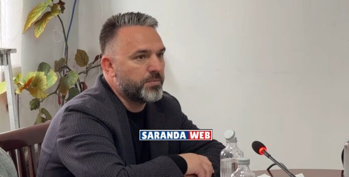 Oltion Çaçi: Rikonstruksioni i Kinoteatrit të Sarandës do të fillojë në 2026 me financim të bashkisë Kryetari i Bashkisë Sarandë, Oltion Çaçi, gjatë mbledhjes së Këshillit Bashkiak për miratimin e buxhetit të Bashkisë për vitin 2026, ka bërë të ditur se në vitin e ardhshëm do të nisë rikonstruksioni i plotë i Kinoteatrit të qytetit.