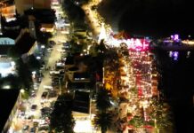 Saranda ndez dritat e festave të fundvitit – VIDEO aranda ndez dritat e festave të fundvitit Me një atmosferë të ngrohtë dhe të mbushur me emocion, Saranda ka ndezur mbrëmjen e sotme dritat festive që shënojnë nisjen e sezonit të fundvitit në qytetin bregdetar.