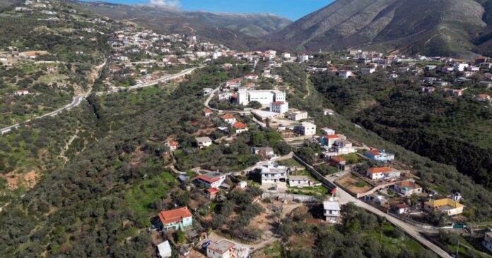 Shkollat dhe stadiumet në Konispol dhe Delvinë Shkollat dhe stadiumet në Konispol dhe Delvinë hapësirat që do të përshtaten për pritjen e azilantëve nga vendet aziatike