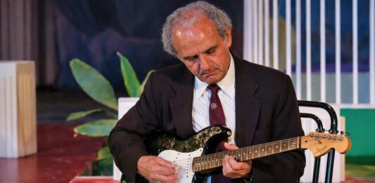 Adem Daci nderohet në Sarandë: Qendra Kulturore e Fëmijëve do të mbajë emrin e kitaristit legjendar