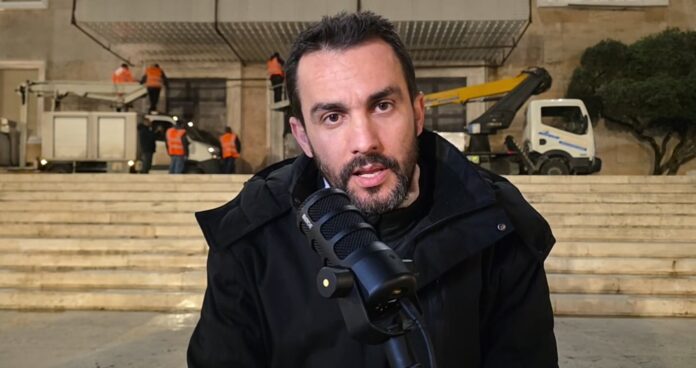 Adriatik Lapaj në ditën e 47-të të protestës: “Me paketën e maleve, ata që morën plazhet do të marrin edhe malet. Dilni në protestë Në ditën e 47-të të protestës Adriatik Lapaj