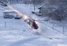 Helikopteri ngatërrohet në telat elektrikë dhe rrëzoheti, humbin jetën dy persona – VIDEO Helikopteri ngatërrohet në telat elektrikë dhe rrëzohet në Rusi, humbin jetën dy persona