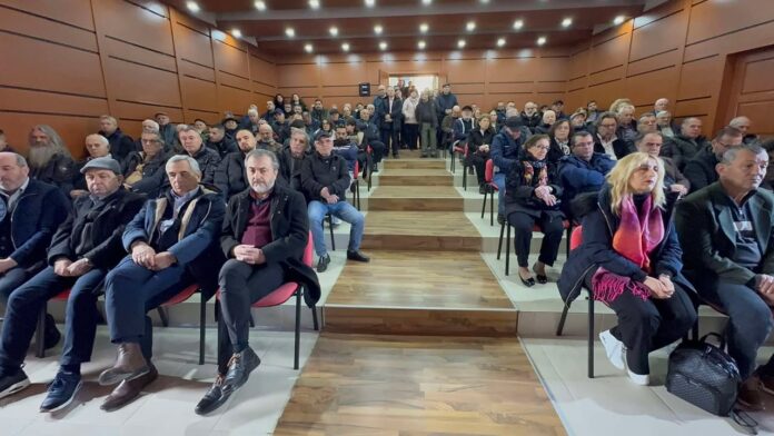 Riorganizimi i minoritetit etnik grek, bashkimi në një platformë të përbashkët për mbrojtjen e të drejtave të tyre dhe promovimi i vlerave të komunitetit në kushtet e reja politike, sociale dhe ekonomike ndërkombëtare, ishte qëllimi i takimit të zhvilluar mesditën e kësaj të diele në Sarande, takim qe perkonte edhe me 35-vjetorin e themelimit te organiyates OMONIA. 